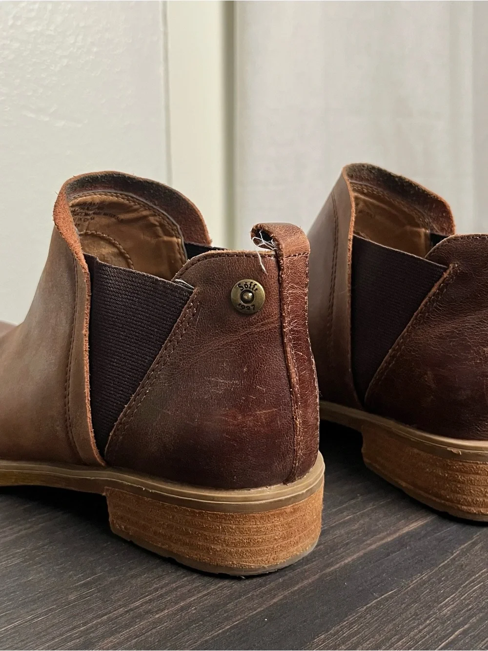 Sofft Bryanne brown leather Chelsea boots lowcut collar & stacked heel 7M